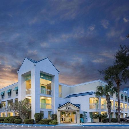Hotel Carolina A Days Inn By Wyndham Хилтон-Хед-Айленд Экстерьер фото