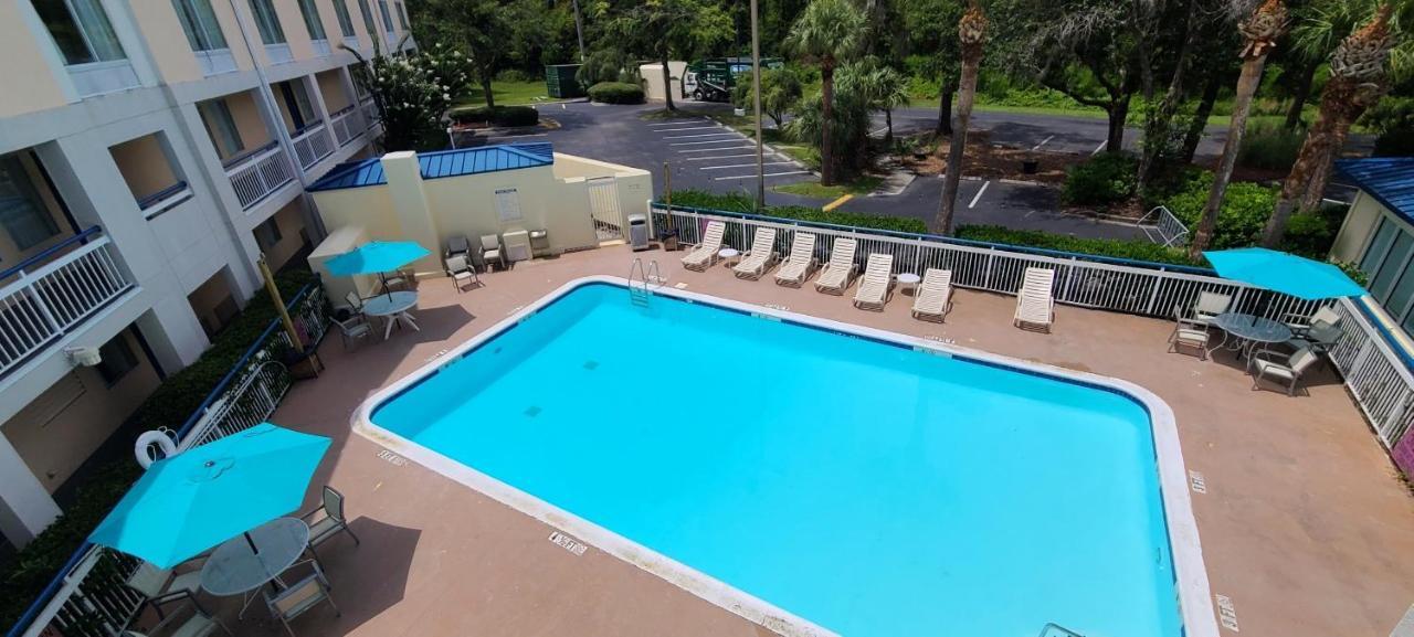 Hotel Carolina A Days Inn By Wyndham Хилтон-Хед-Айленд Экстерьер фото