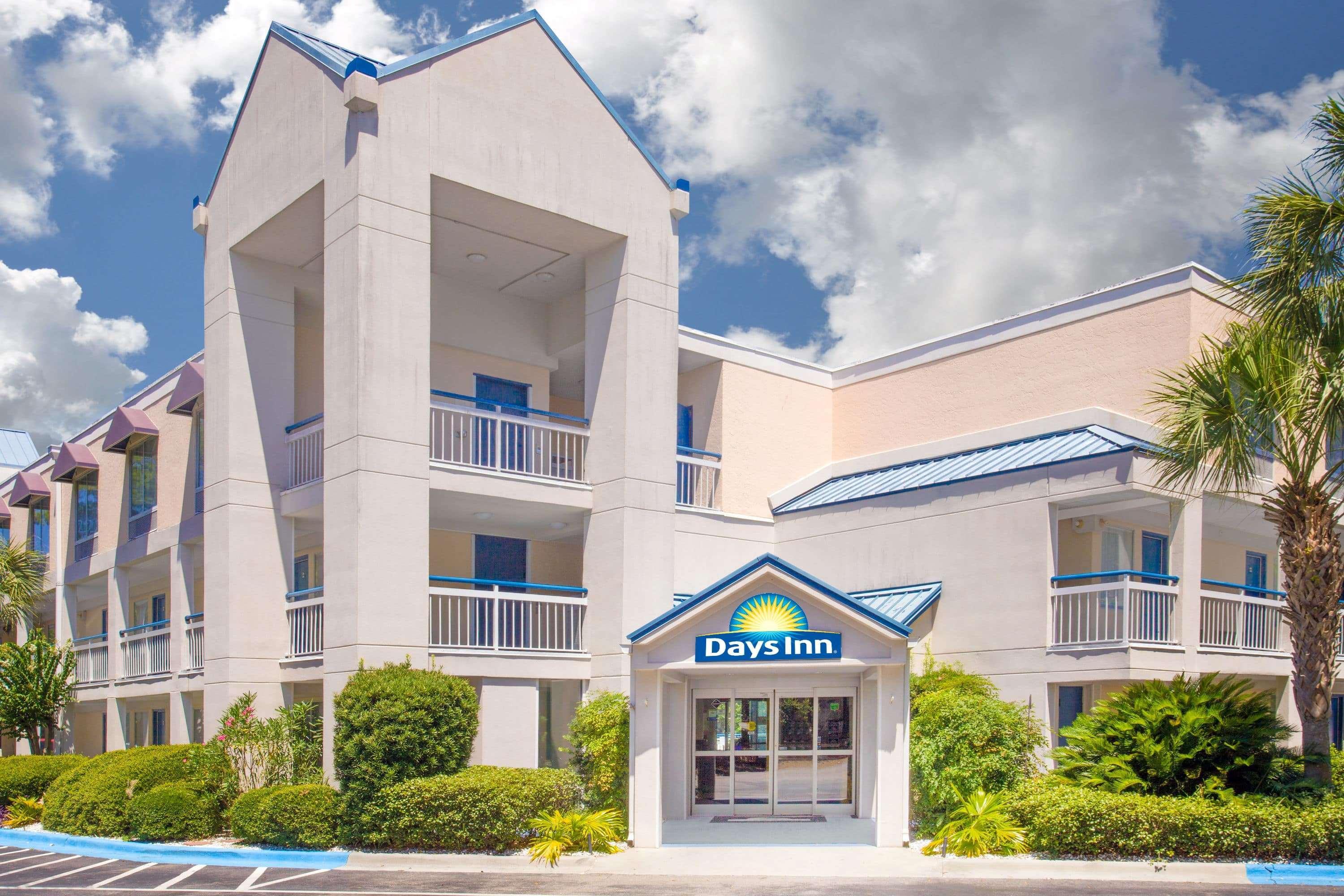 Hotel Carolina A Days Inn By Wyndham Хилтон-Хед-Айленд Экстерьер фото
